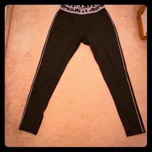 Men’s Under Armour heat gear leggings - large